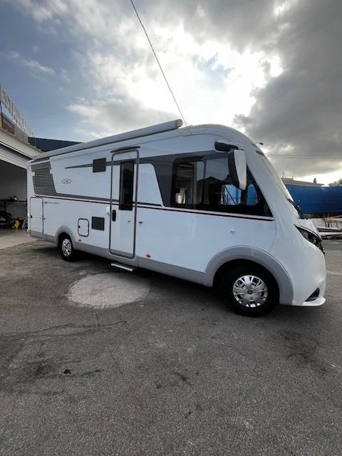 Detallado y protección cerámica de autocaravana LMC integral en Alicante - Diamond Details